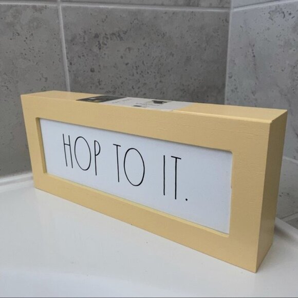 Rae Dunn “HOP TO IT” Wooden Sign in Yellow - Picture 4 of 10